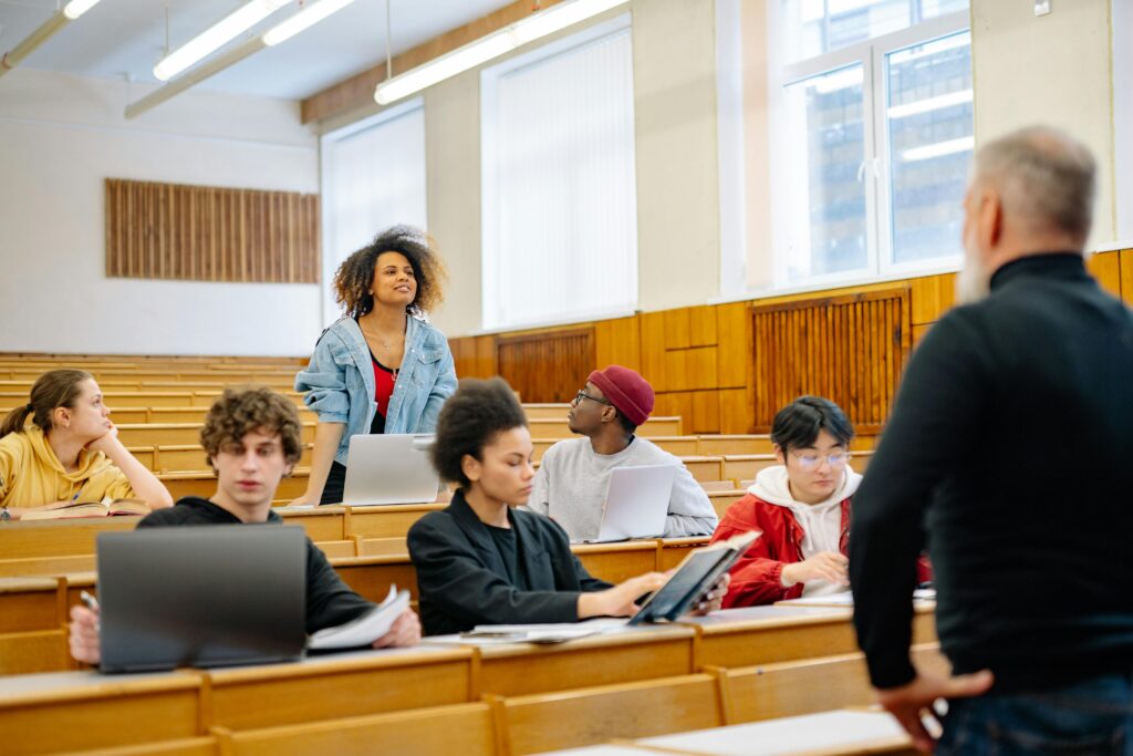 IVANPLATS Bursary, South Africa, for 2027 engineering students.